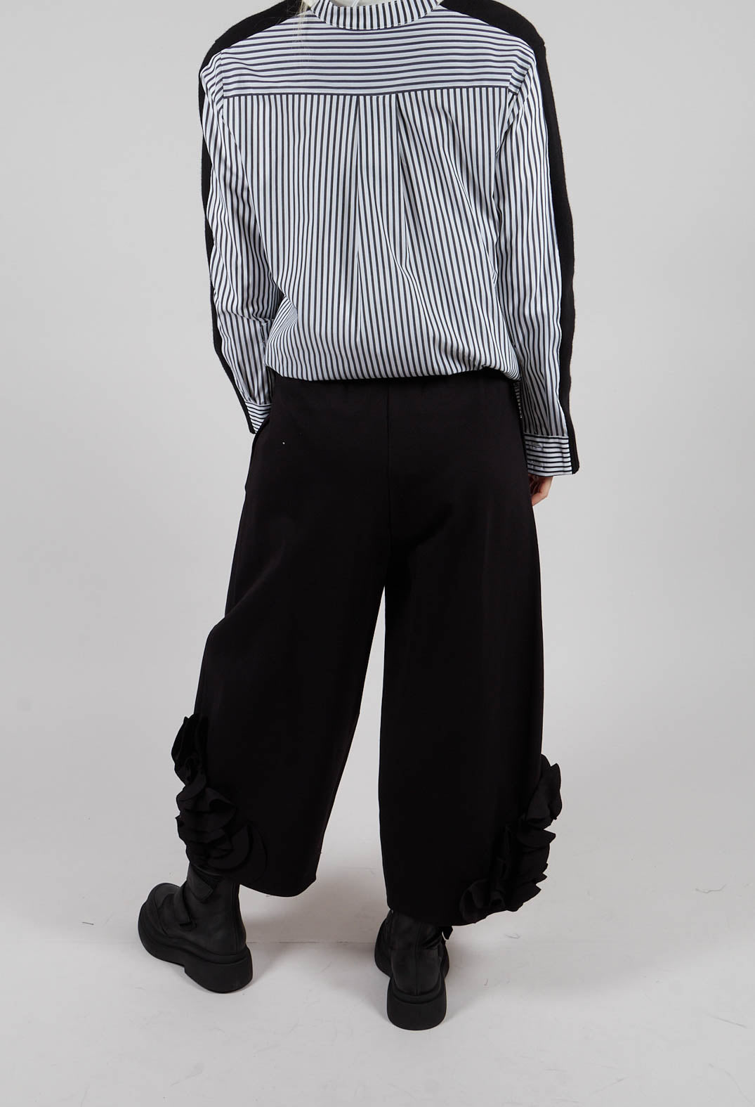 Cropped Trousers with Embellishment Detail in Nero