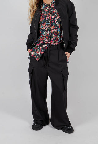Lightweight Cargo Trousers in Nero