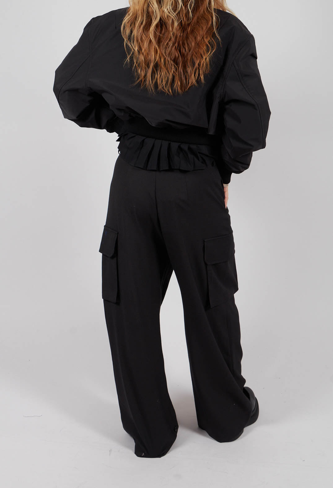 Lightweight Cargo Trousers in Nero