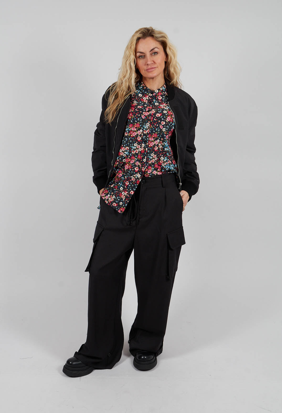 Lightweight Cargo Trousers in Nero