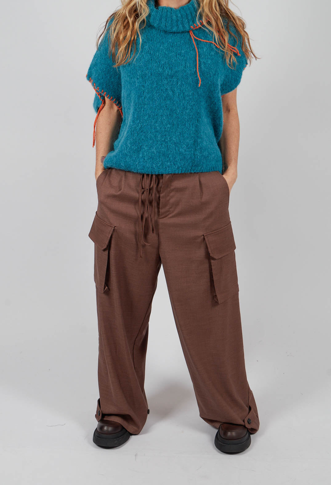 Lightweight Cargo Trousers in Toffee