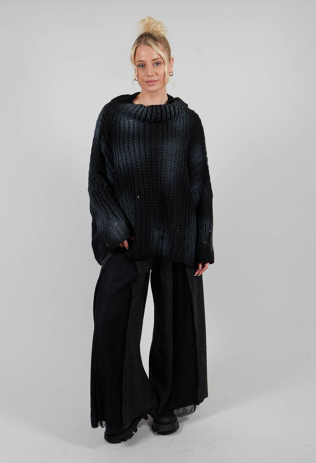 Chunky Knitted Jumper in Super Soft Operata Nero