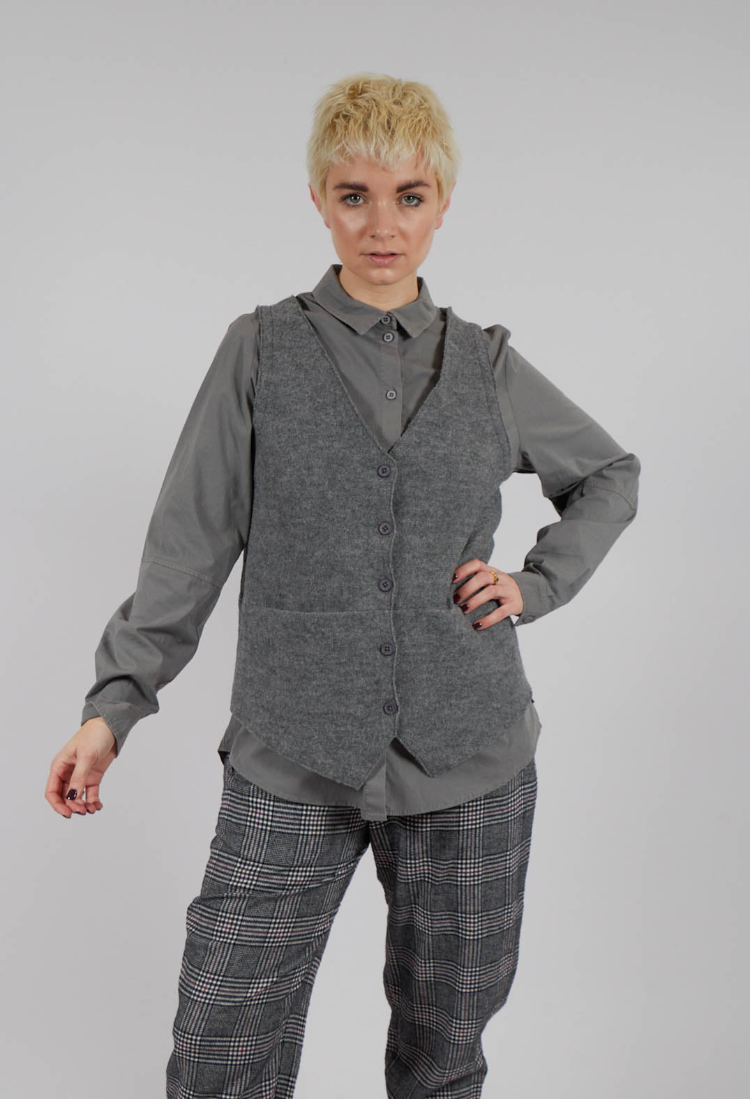 Junai Waistcoat in Anthra