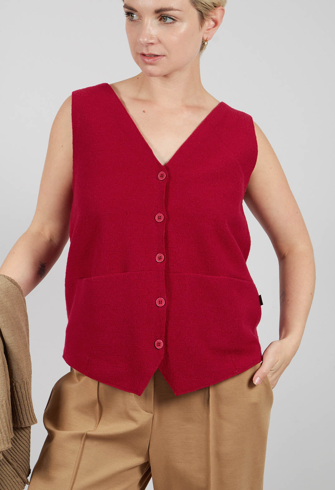 Junai Vest in Scarlet