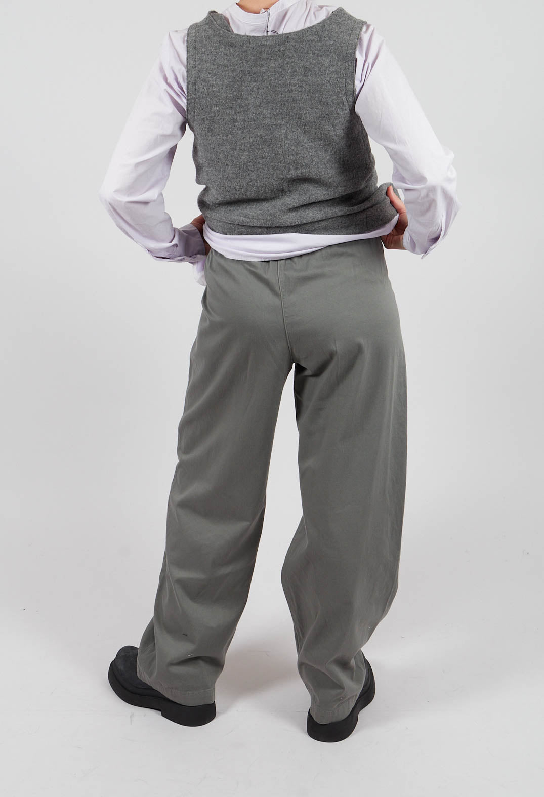 Koniso Trousers in Anthra