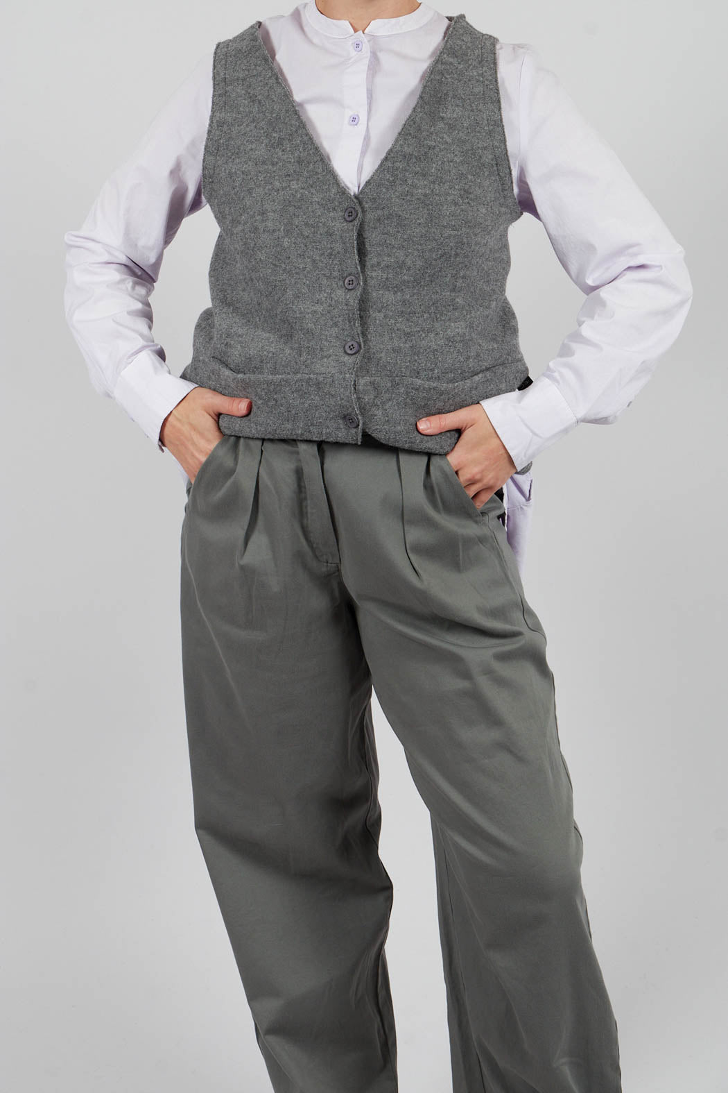 Koniso Trousers in Anthra