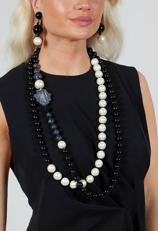 Long Necklace in Deco Black