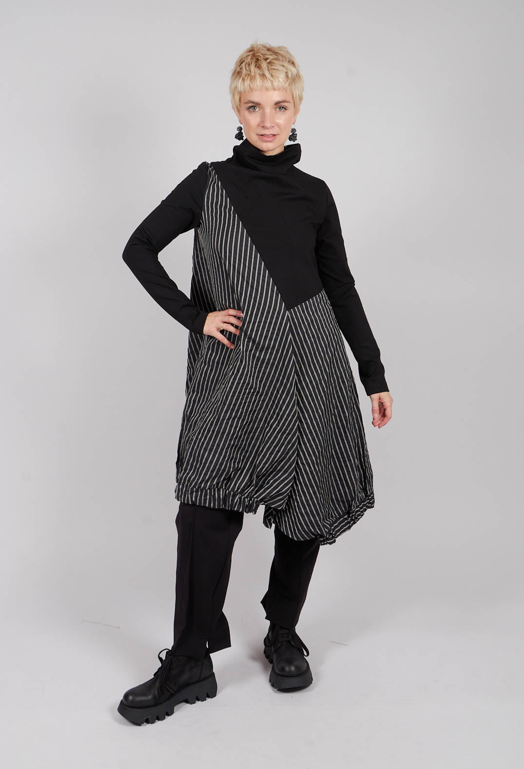 Zigzag Pinu Dress in Black and White