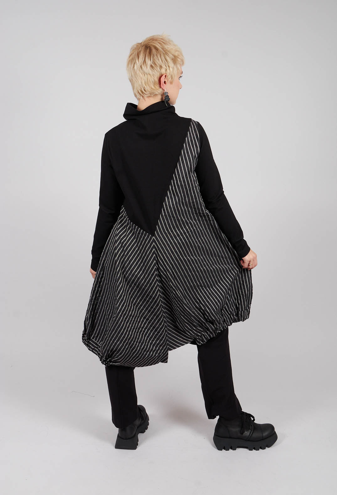 Zigzag Pinu Dress in Black and White