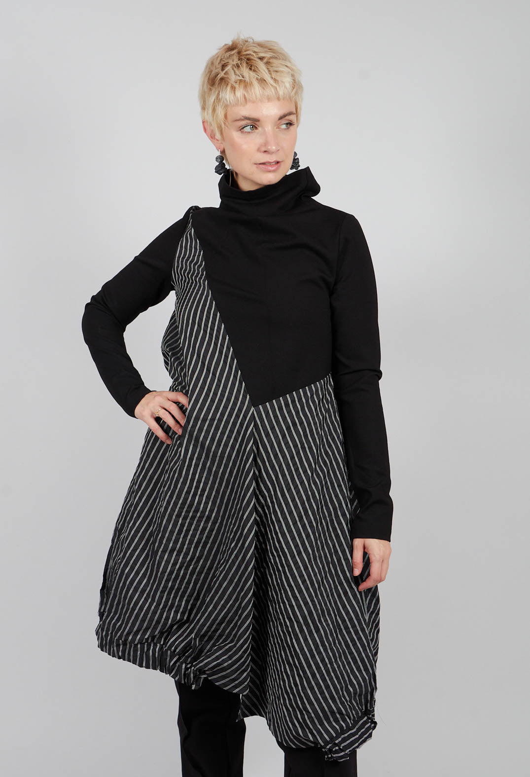 Zigzag Pinu Dress in Black and White