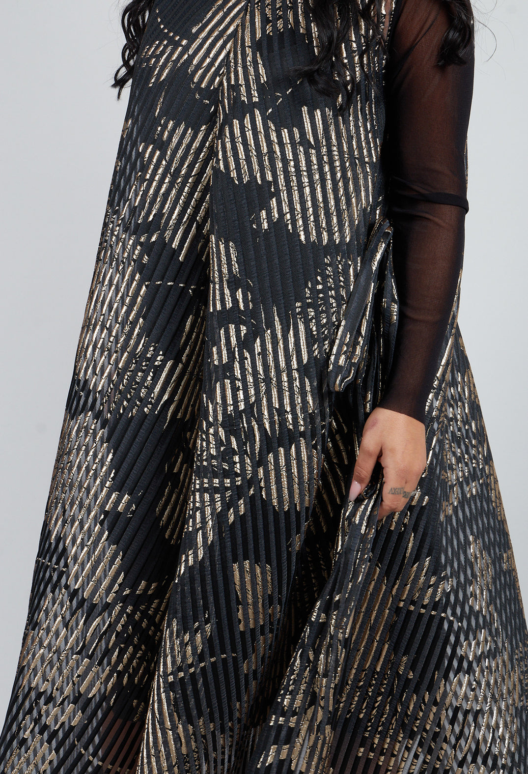 Irmo Dress in Gold-Black