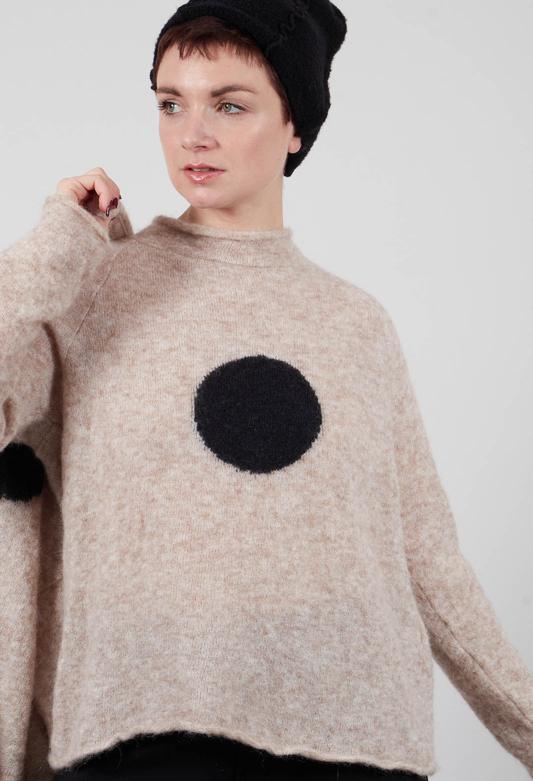 Knitted Jumper in Sand Nero