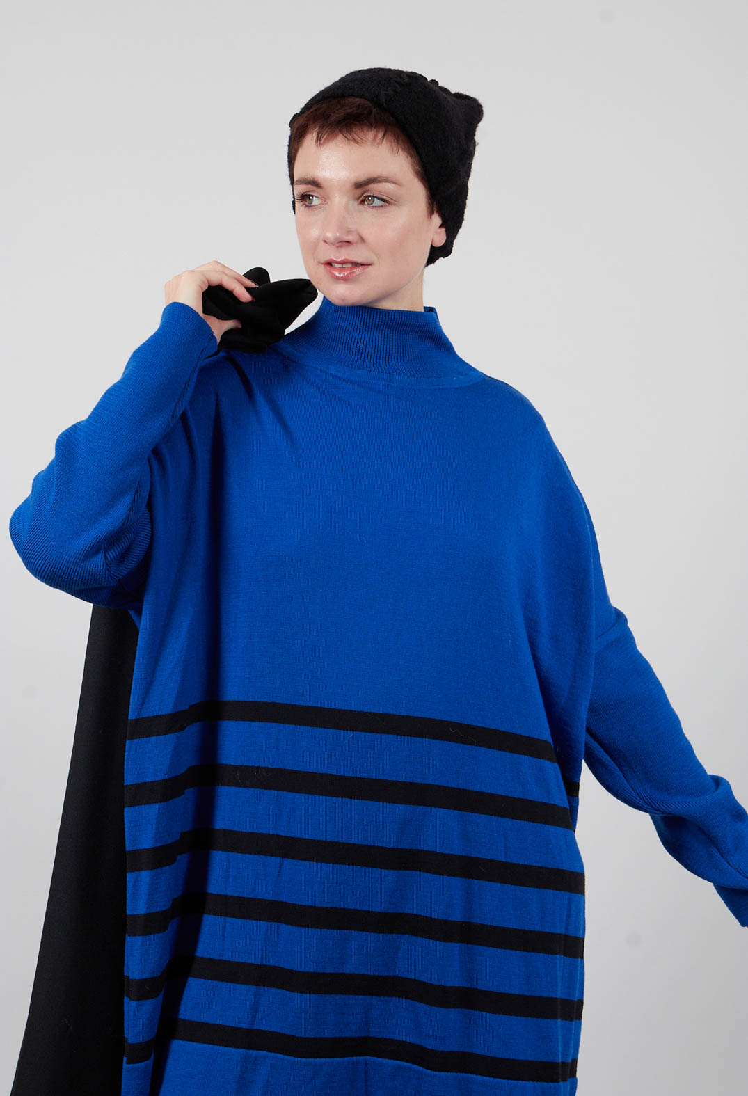 Max Jumper Dress in Royal Nero