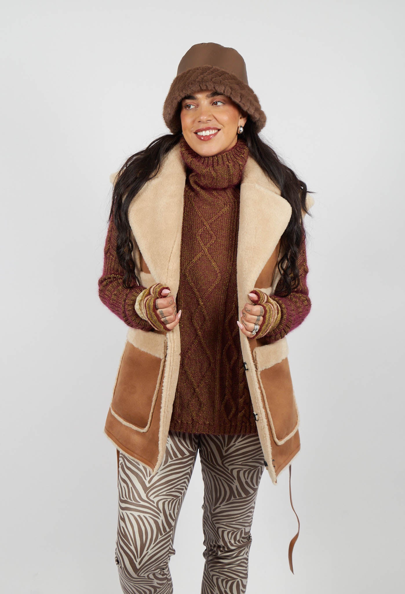 murral Ambiguous gilet ジャケット litmas ジレ Urban Code Camel/Cre Reversible Gillet with Contrasting Faux Fur