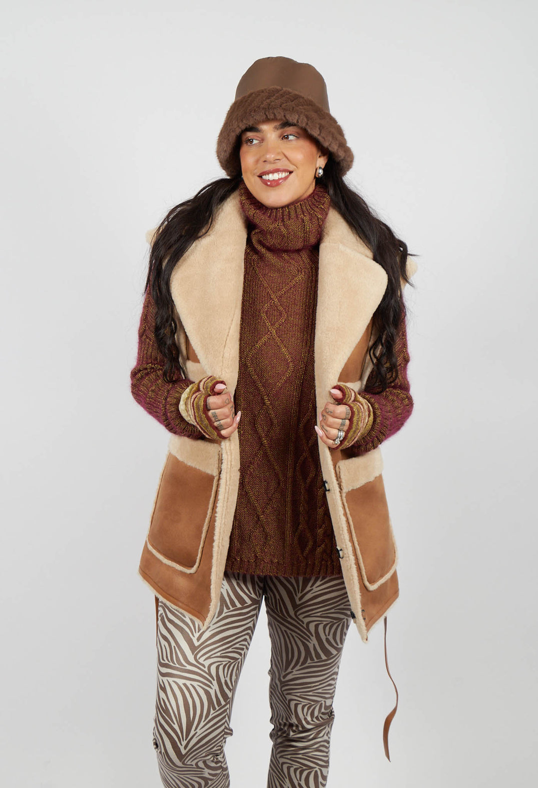 Reversible Gillet with Contrasting Faux Fur and Suede in Camel and Cream