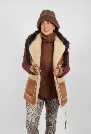 Reversible Gillet with Contrasting Faux Fur and Suede in Camel and Cream