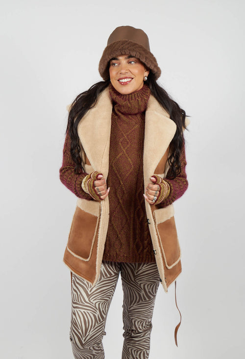 Reversible Gillet with Contrasting Faux Fur and Suede in Camel and Cream