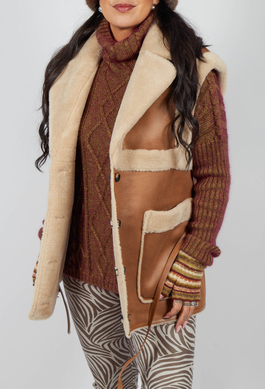 Reversible Gillet with Contrasting Faux Fur and Suede in Camel and Cream