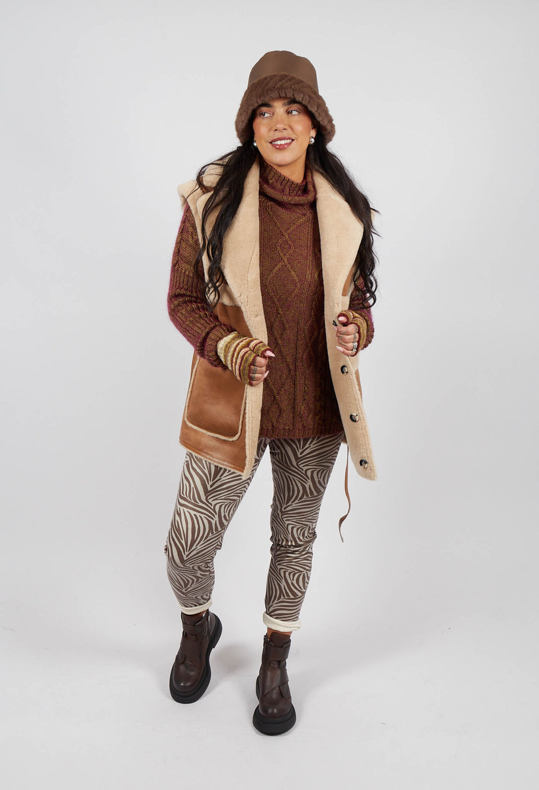 Reversible Gillet with Contrasting Faux Fur and Suede in Camel and Cream