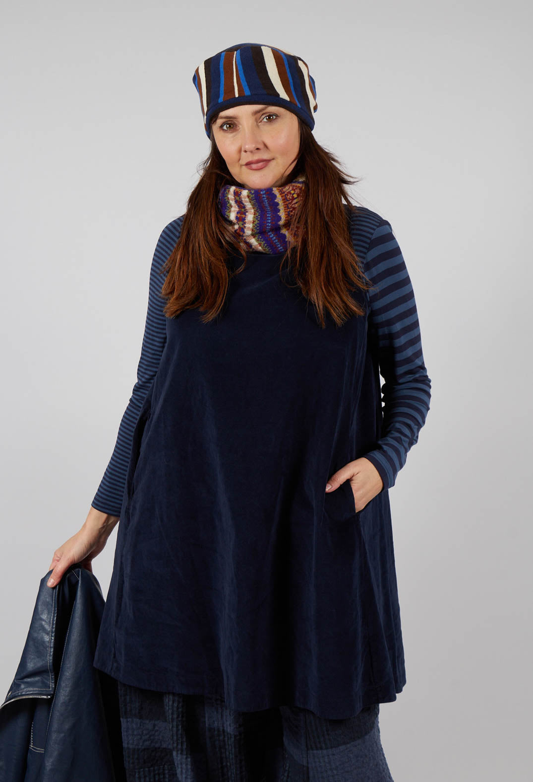 Sleeveless Tunic V in Ink