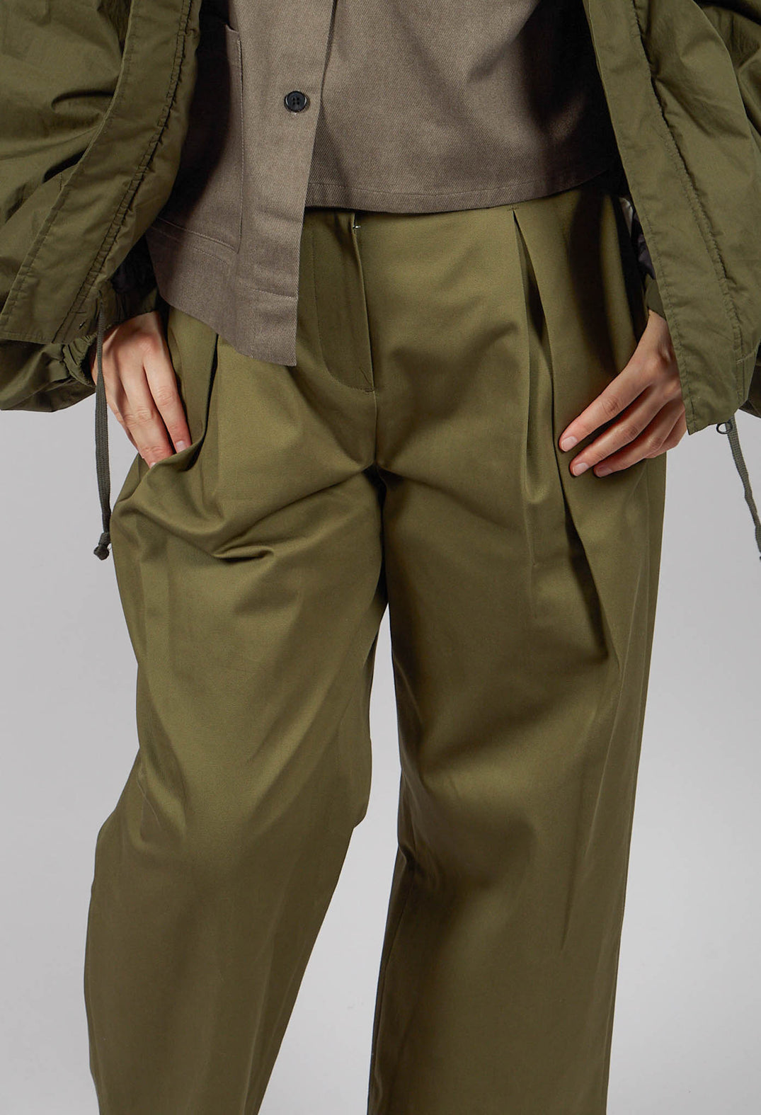 Contrast Hem Cotton Trousers in Olive