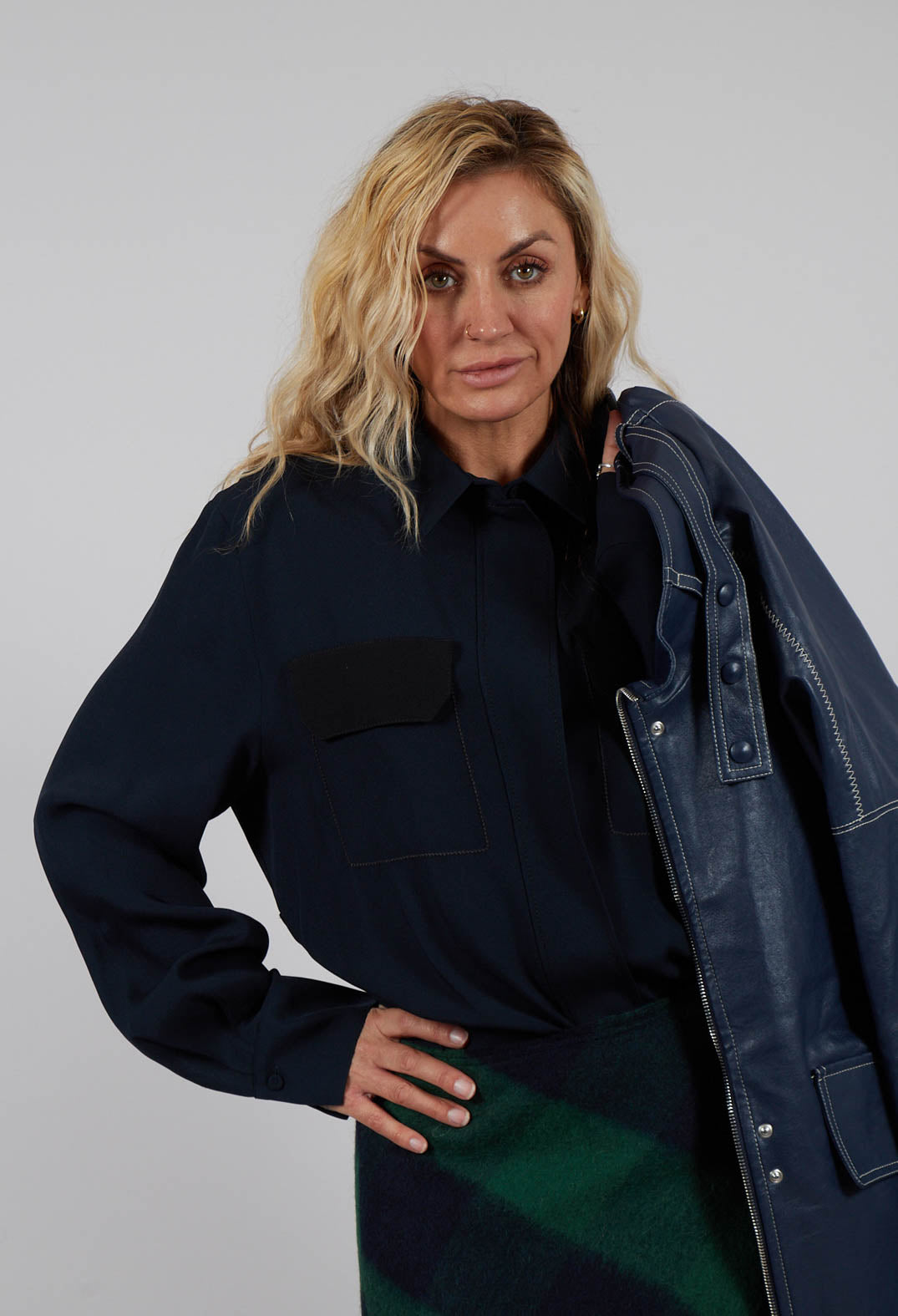 Satin B Shirt in Navy