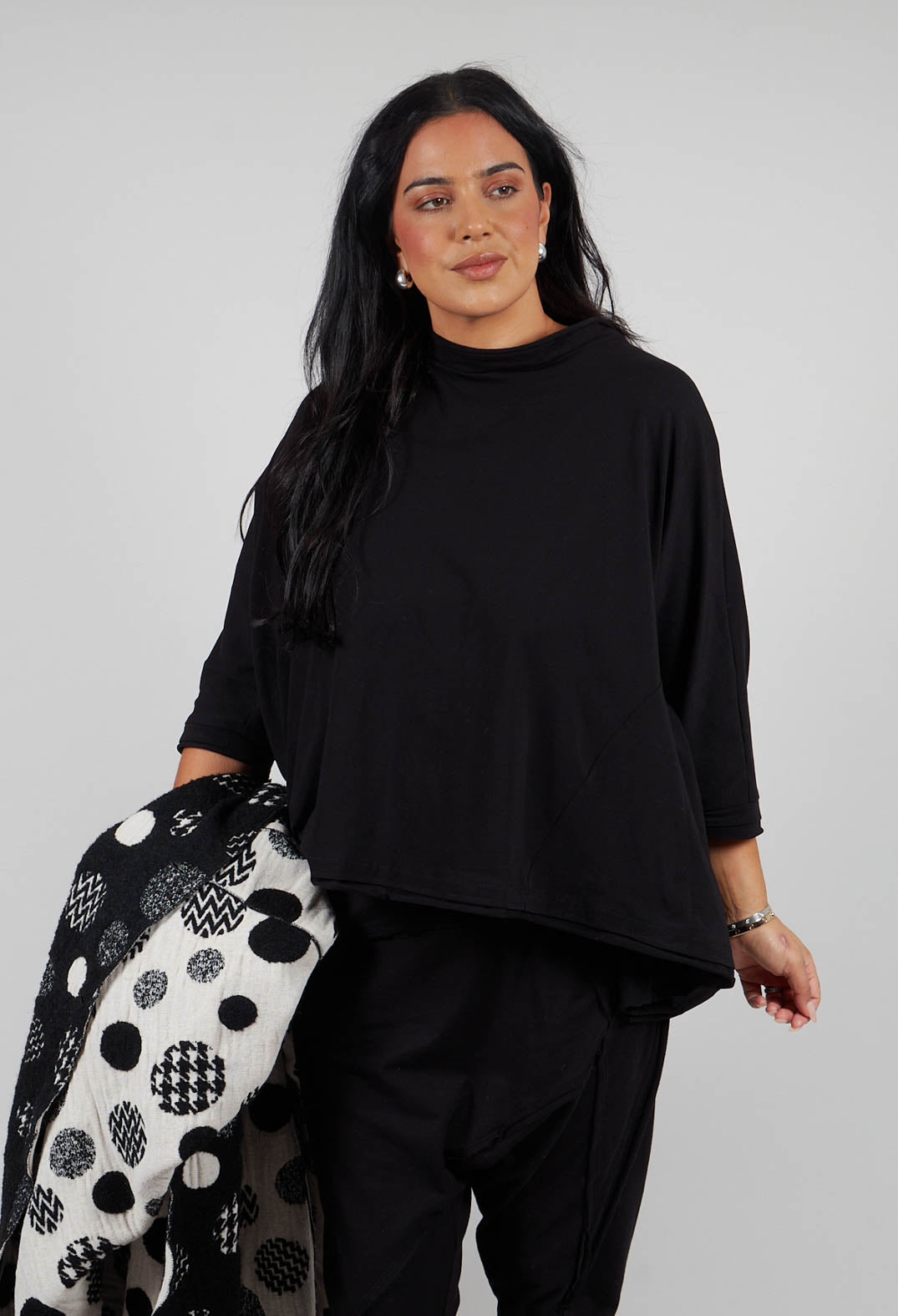 Overszied Dipped Hem Top in Black