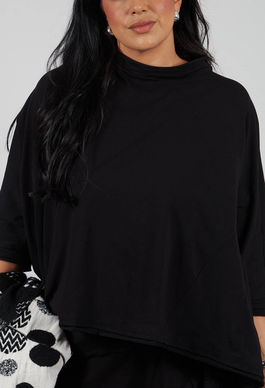 Overszied Dipped Hem Top in Black