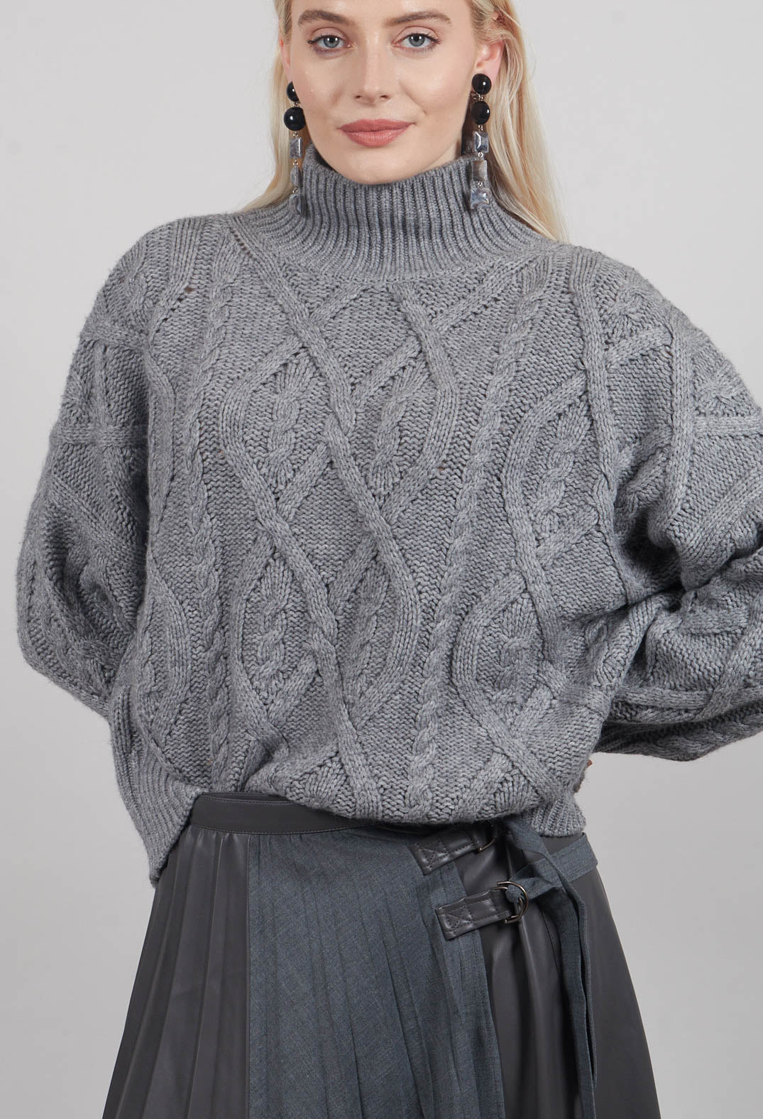 Chunky Cable Knit Jumper in Silver