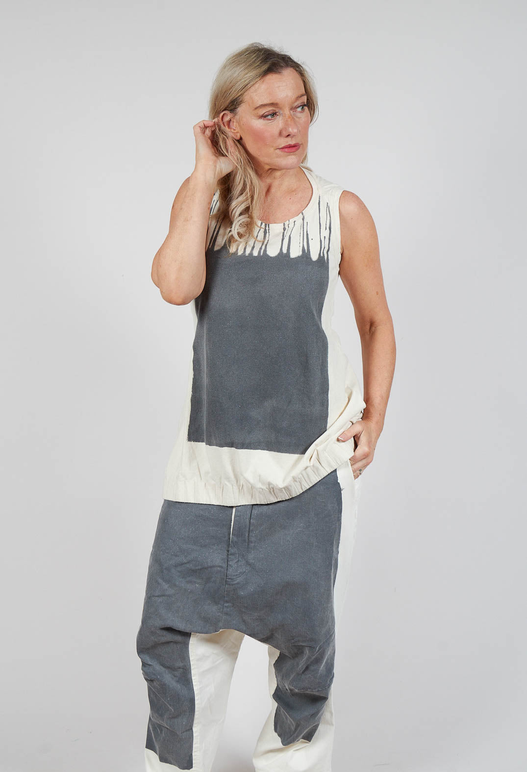 Sleeveless Vest Top in Asteroid Paint