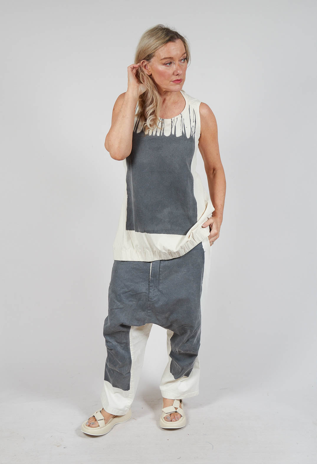 Sleeveless Vest Top in Asteroid Paint