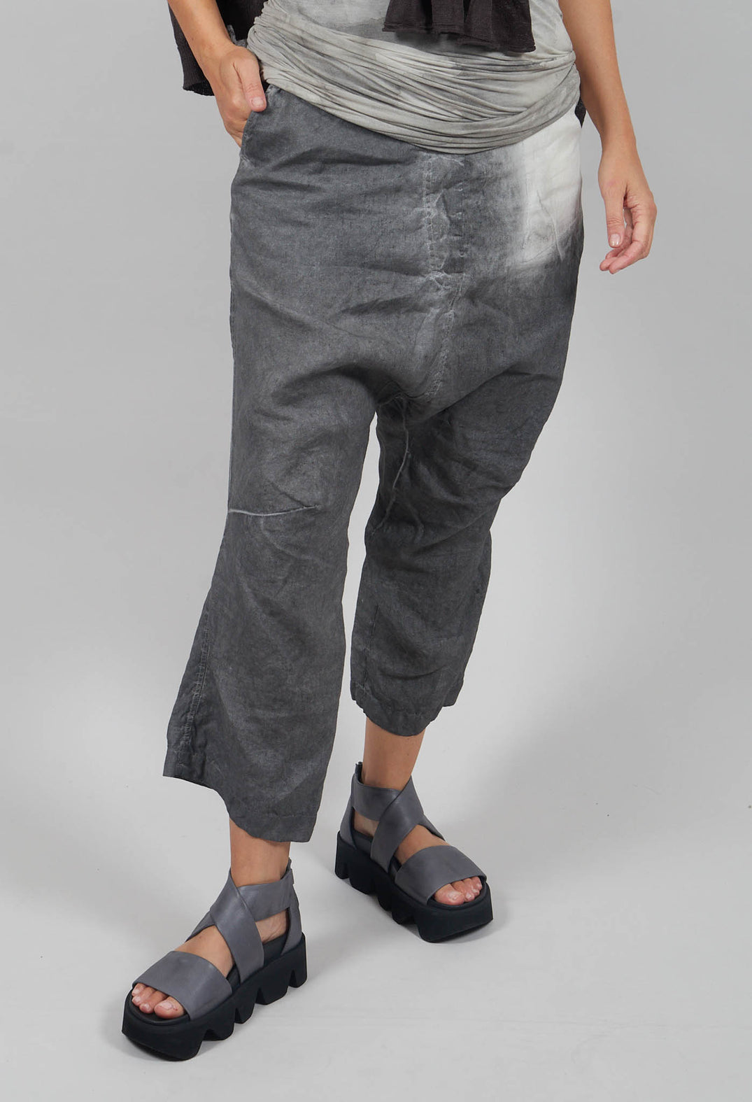 Linen Trousers in Asteroid Pigment