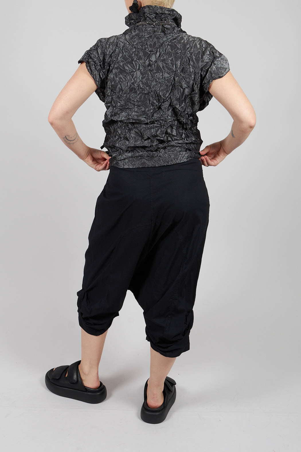 Gathered Hem Cropped Trousers in Black