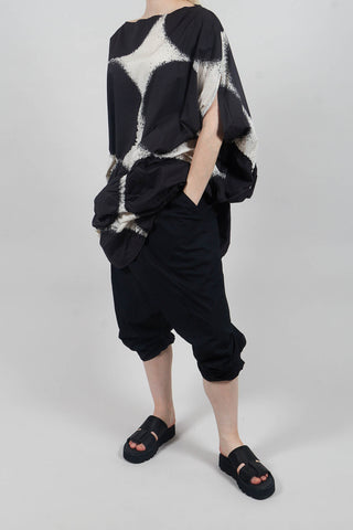 Gathered Hem Cropped Trousers in Black