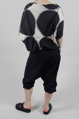Gathered Hem Cropped Trousers in Black