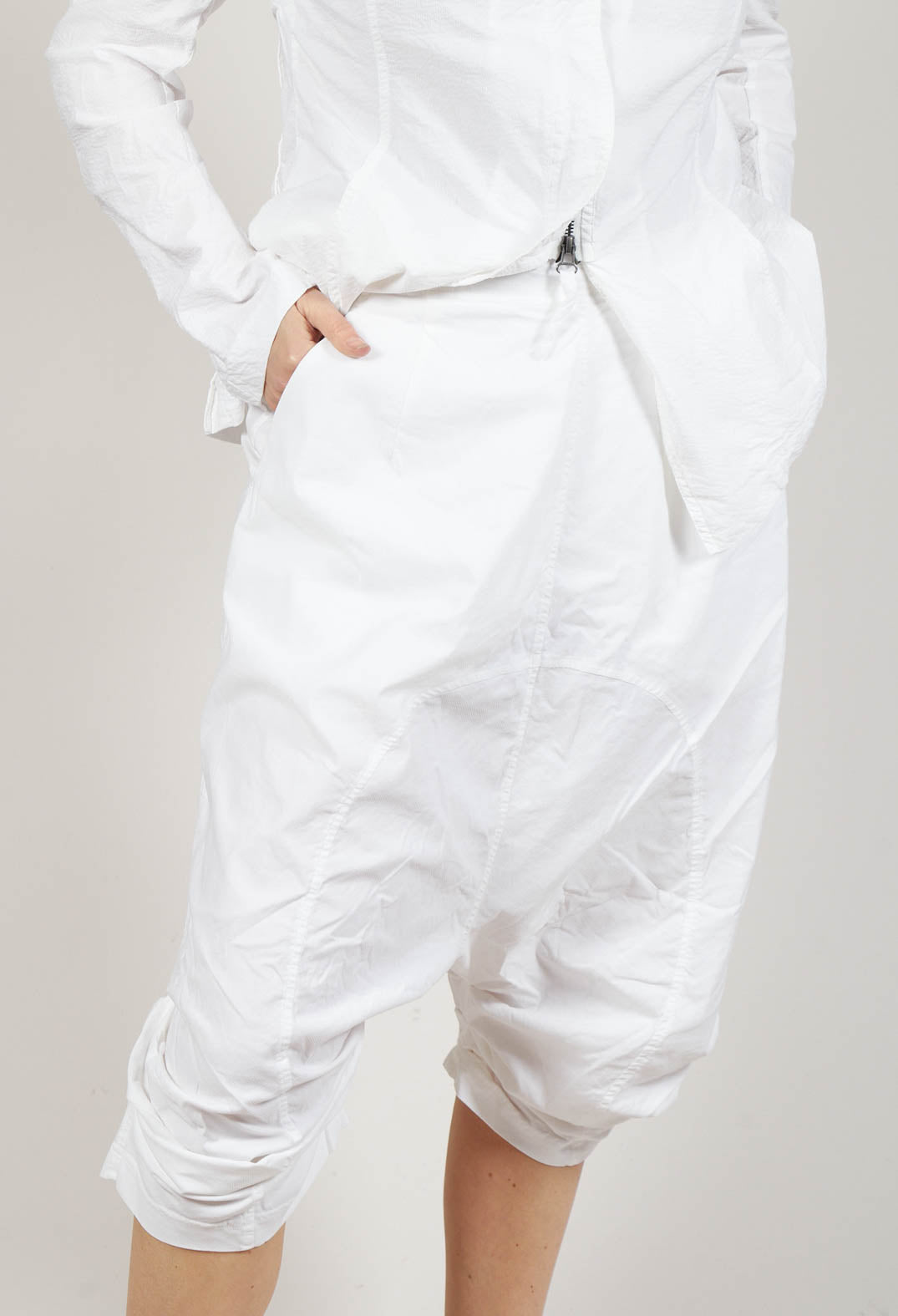 Gathered Cropped Trousers in Semi Bleach