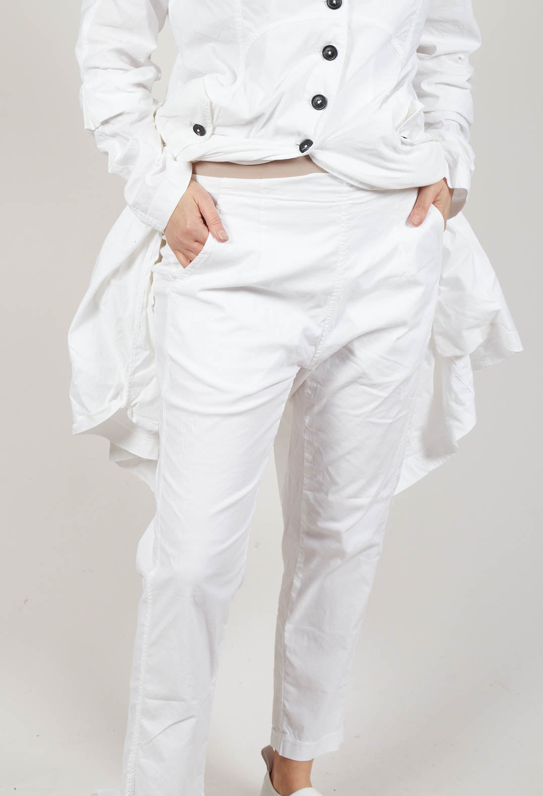 Straight-Leg Trousers with Button-Flap Back Pockets in Semi Bleach