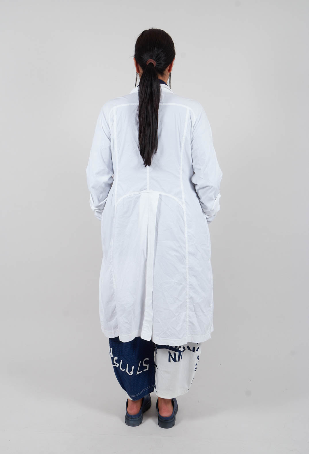 【NECESSARY】美品 HALF BUTTON COAT Long Coat with Half-Button Fastening in Semi Bleach – Olivia May