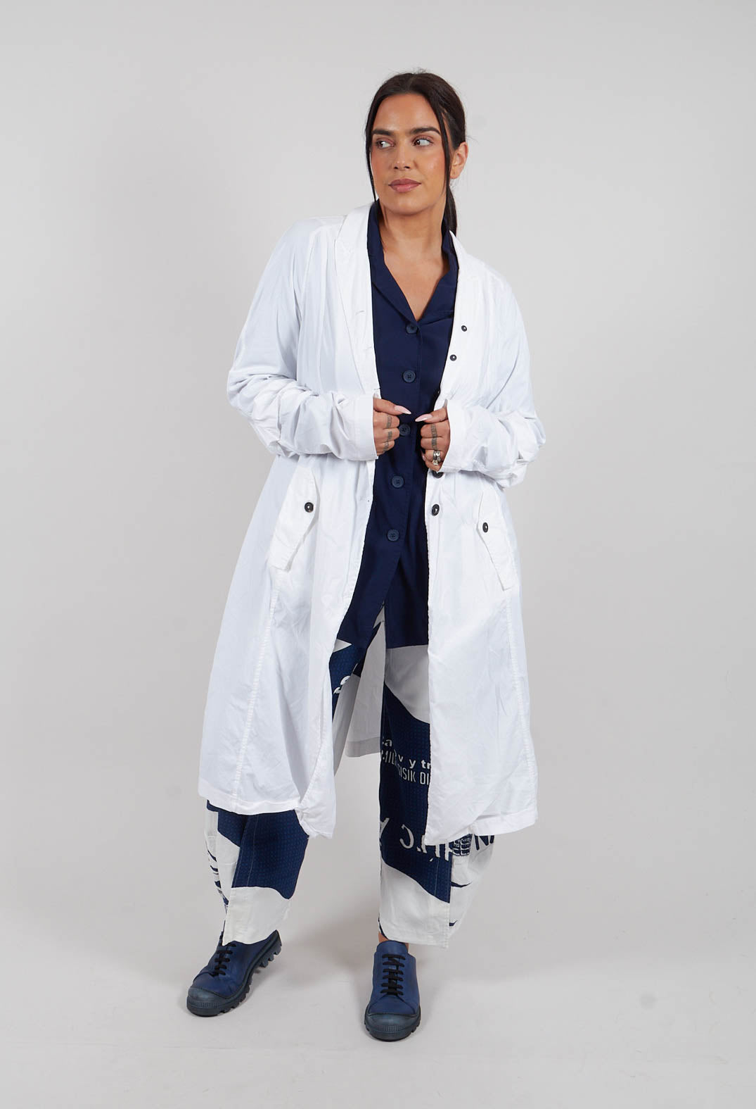 【NECESSARY】美品 HALF BUTTON COAT Long Coat with Half-Button Fastening in Semi Bleach – Olivia May