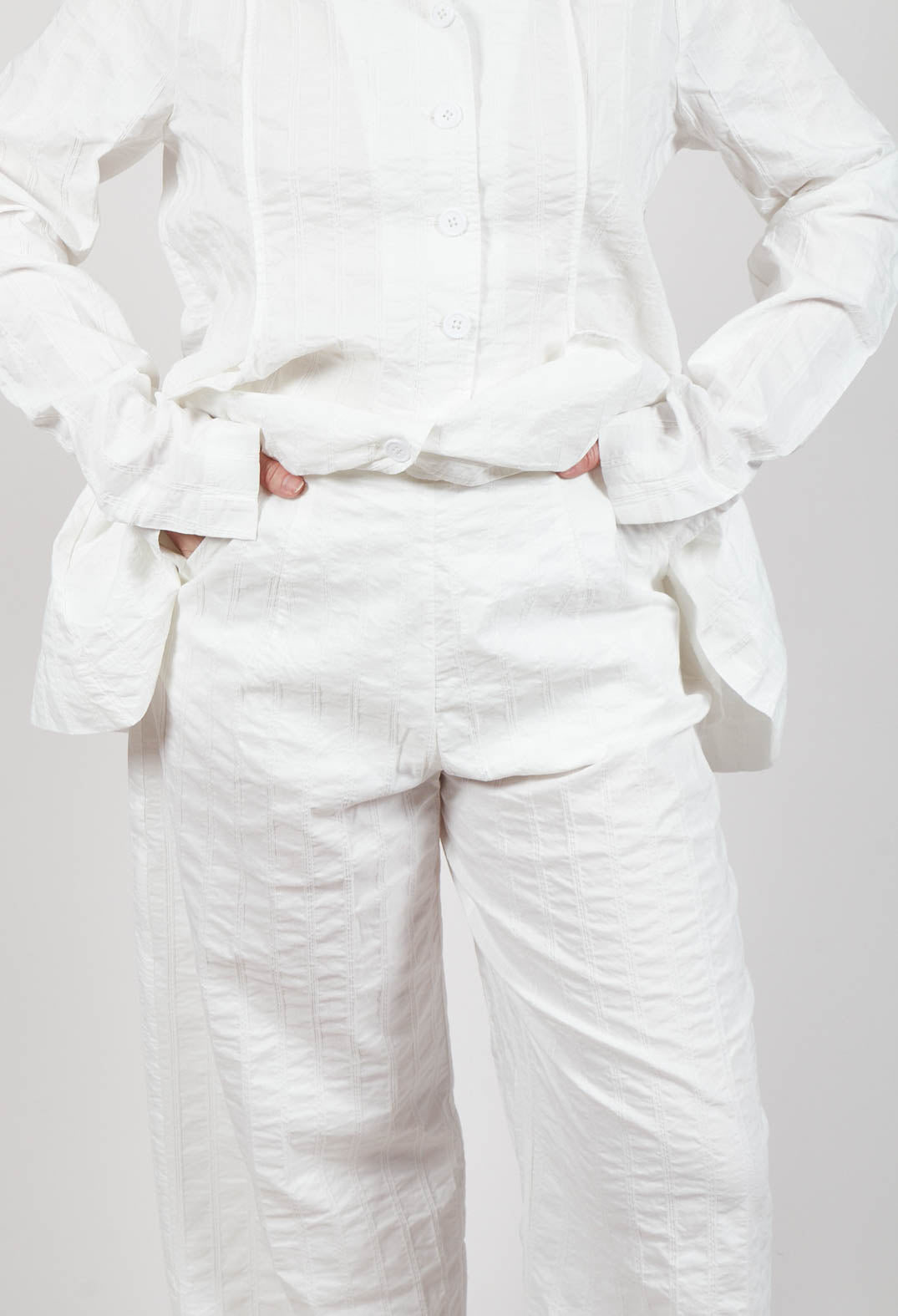 Cropped Straight Leg Trousers in Offwhite
