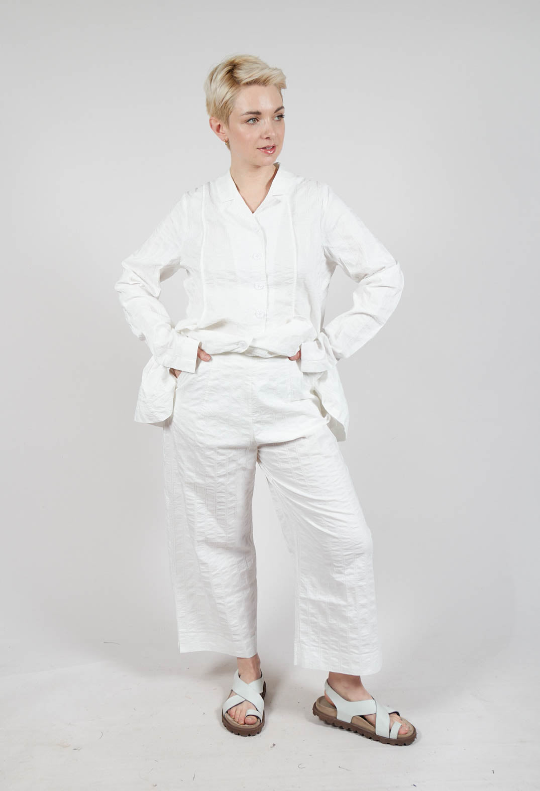 Cropped Straight Leg Trousers in Offwhite