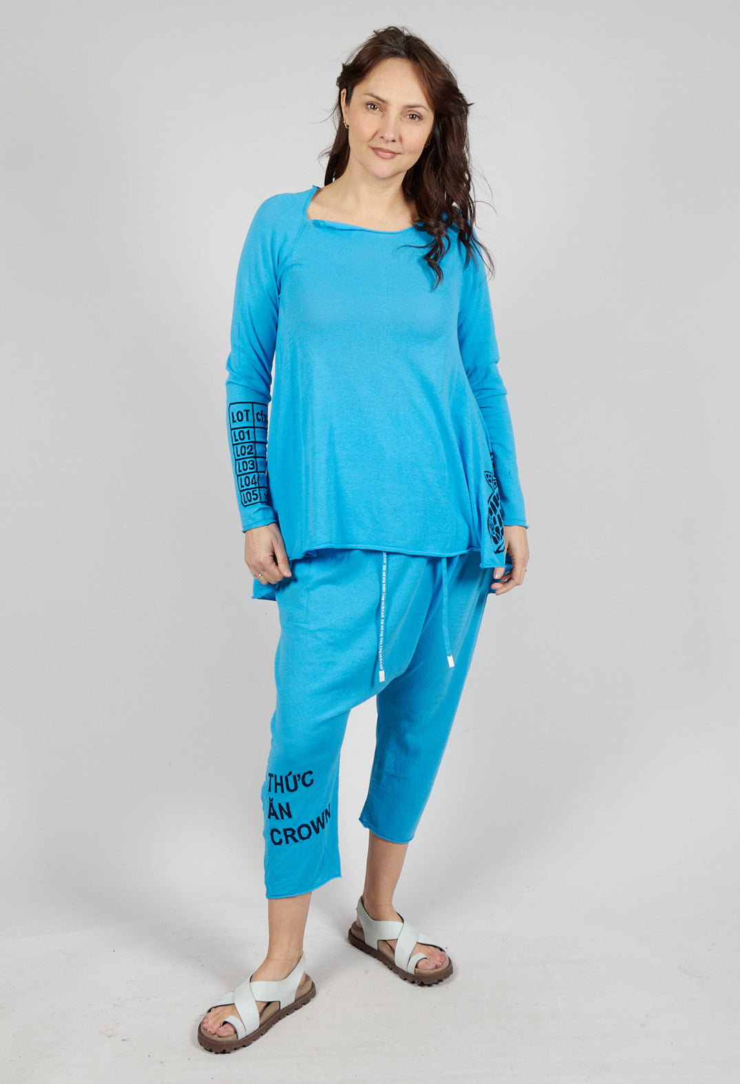 Lightweight Pullover in Malibu Navy