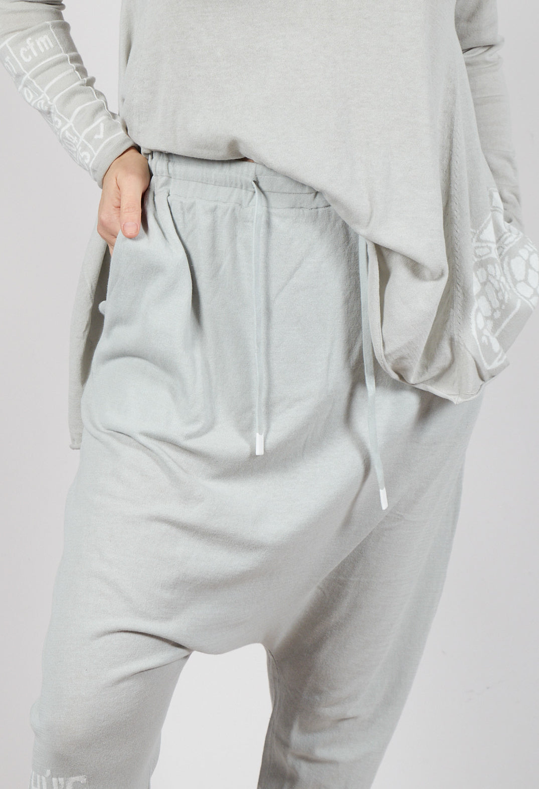 Lightweight Knitted Trousers in Grey Offwhite