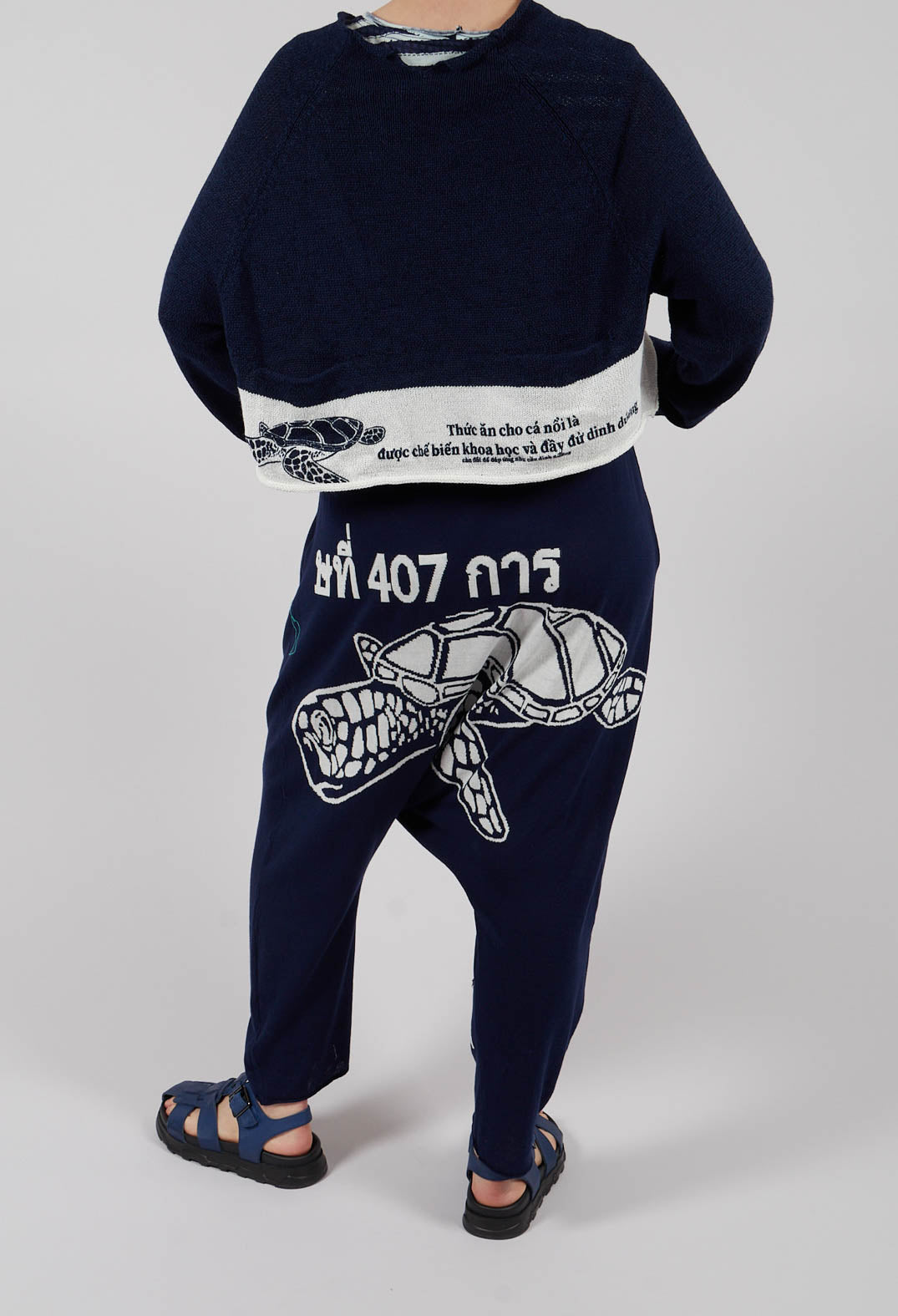 Lightweight Knitted Trousers in Navy Offwhite
