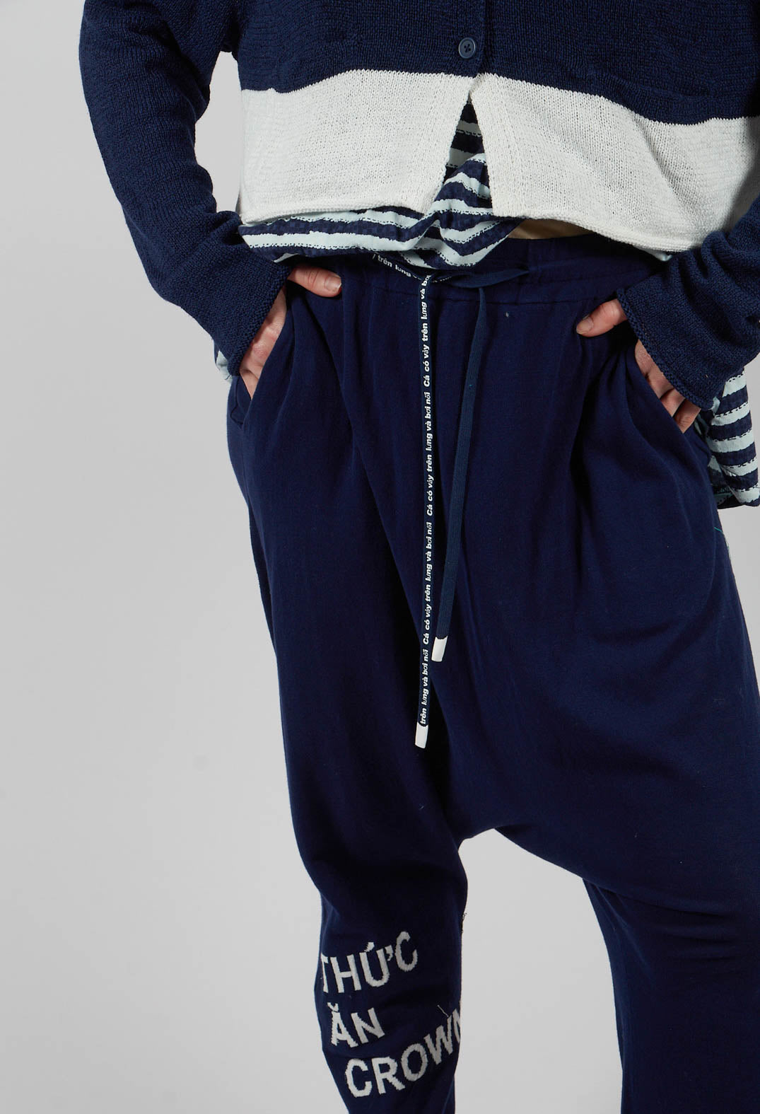 Lightweight Knitted Trousers in Navy Offwhite