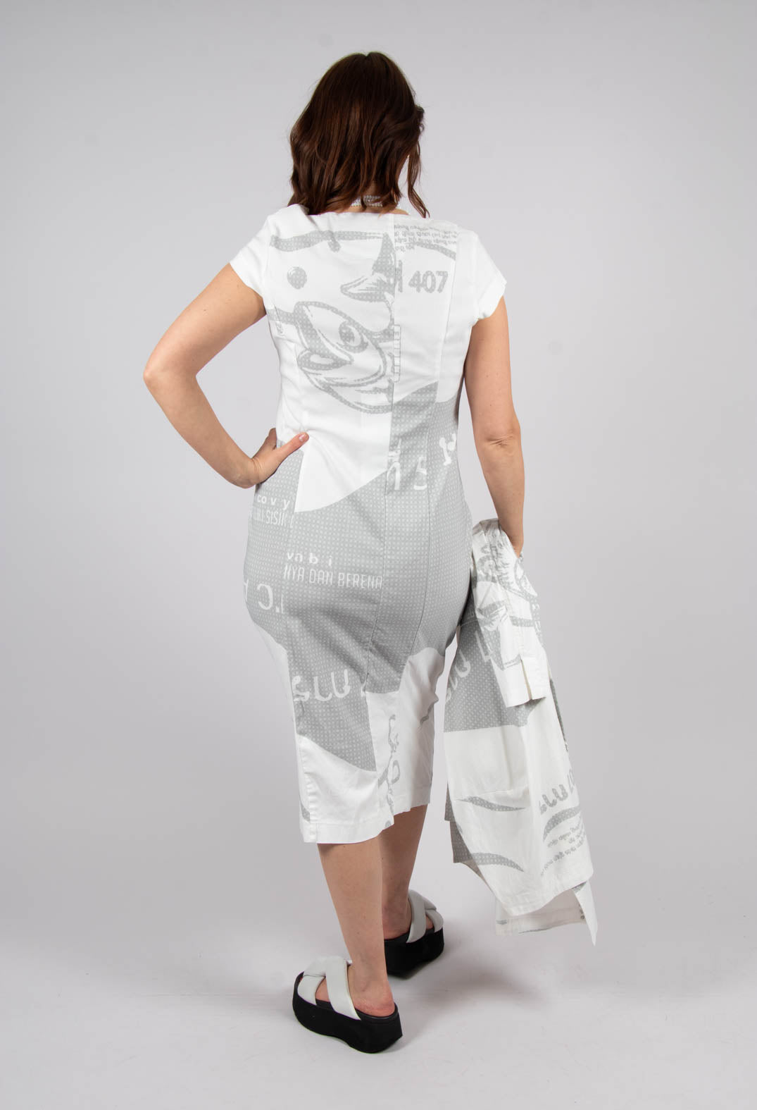 Fitted Dress in Grey Print