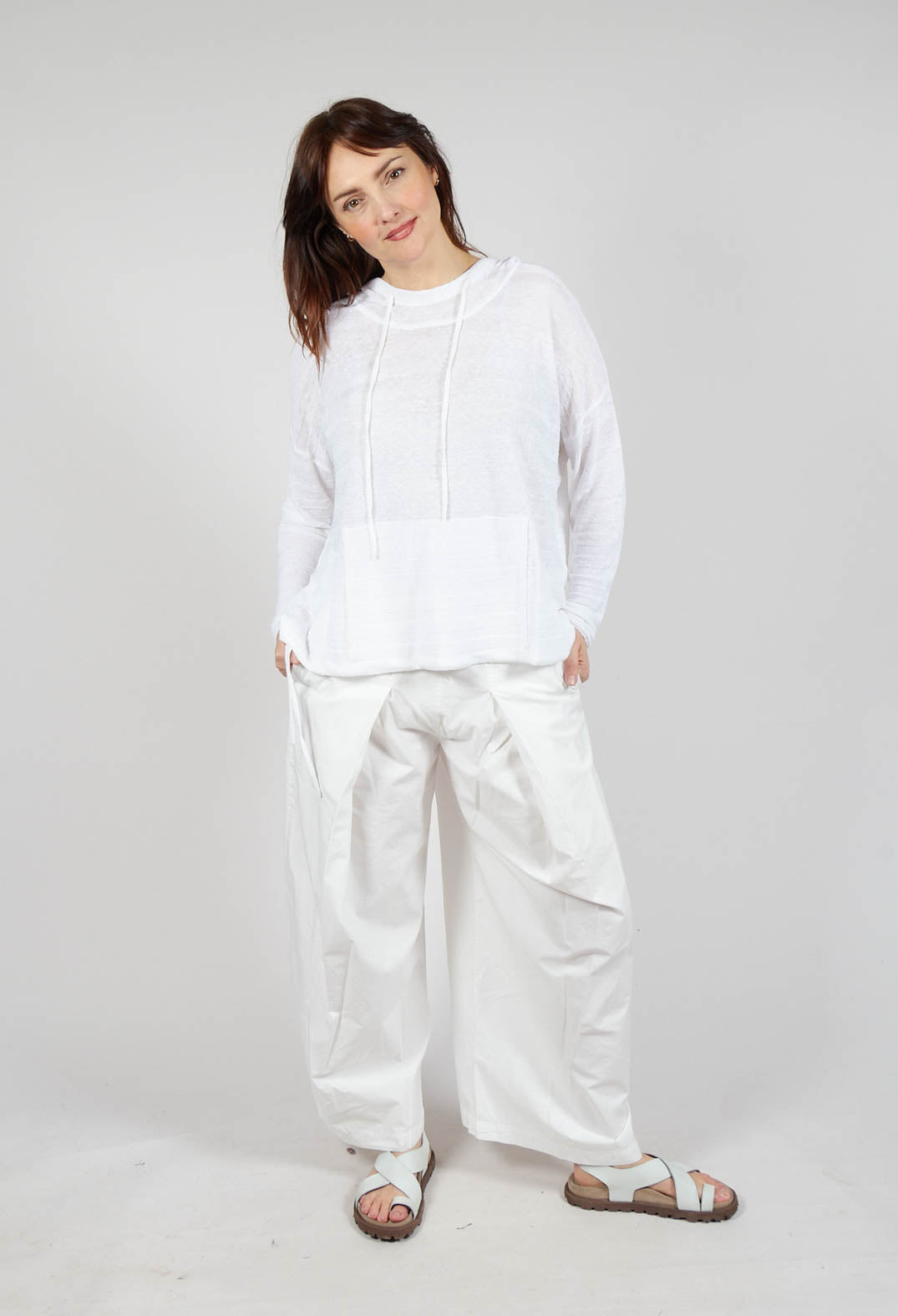 Lightweight Hooded Pullover in Offwhite