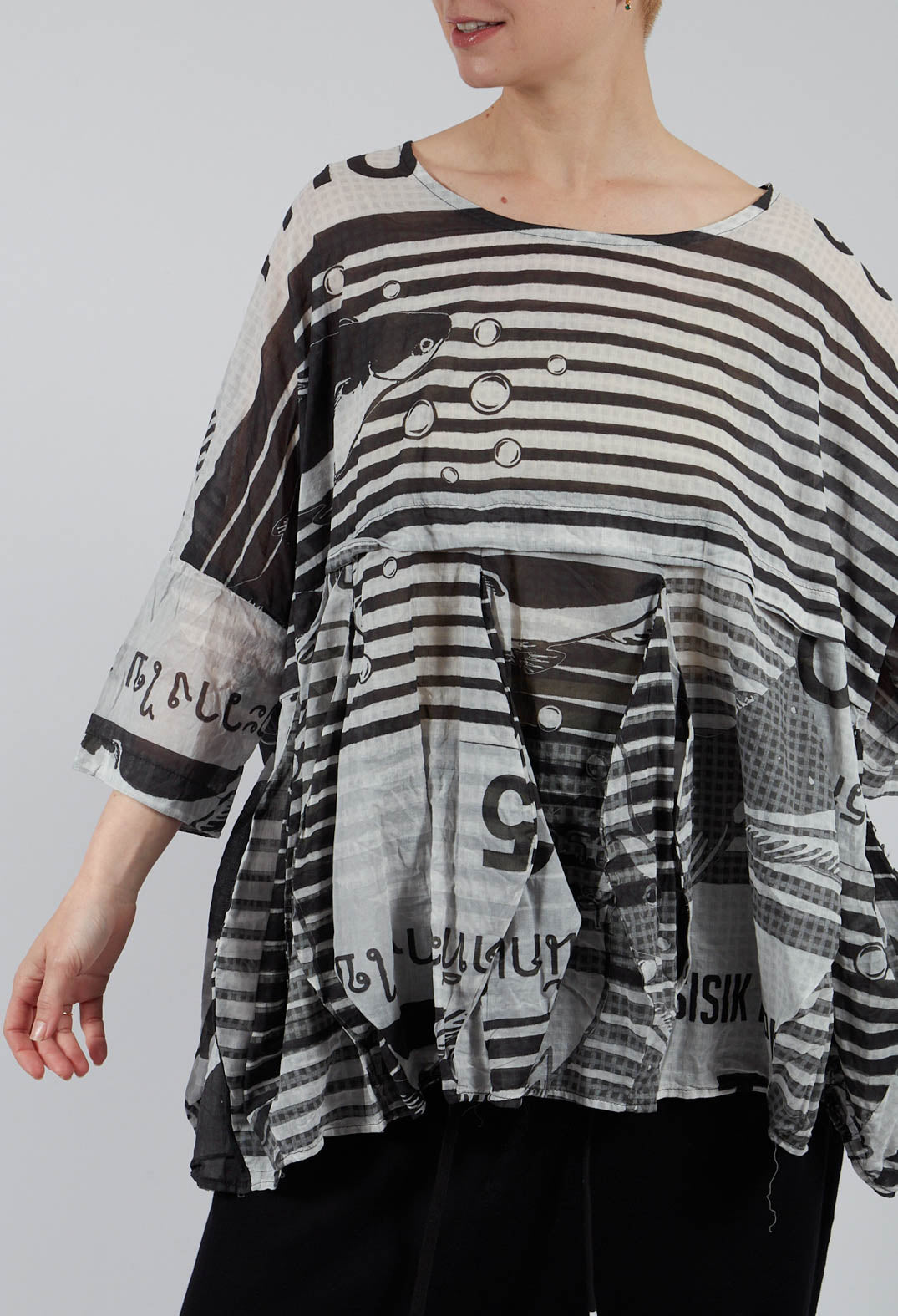 Oversized Lightweight Cotton Top in Black Print
