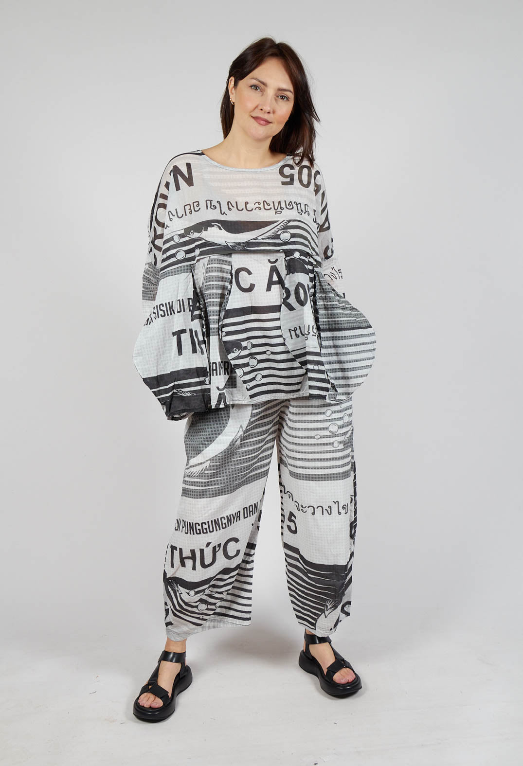 Oversized Lightweight Cotton Top in Black Print