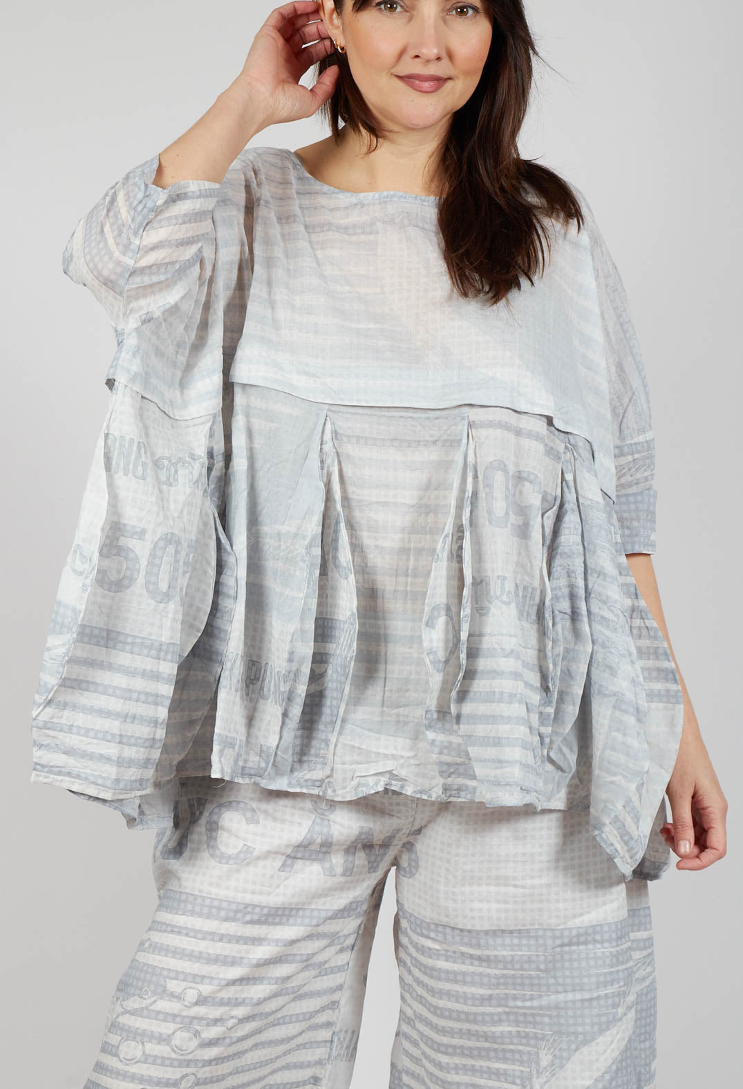 Oversized Lightweight Cotton Top in Grey Print